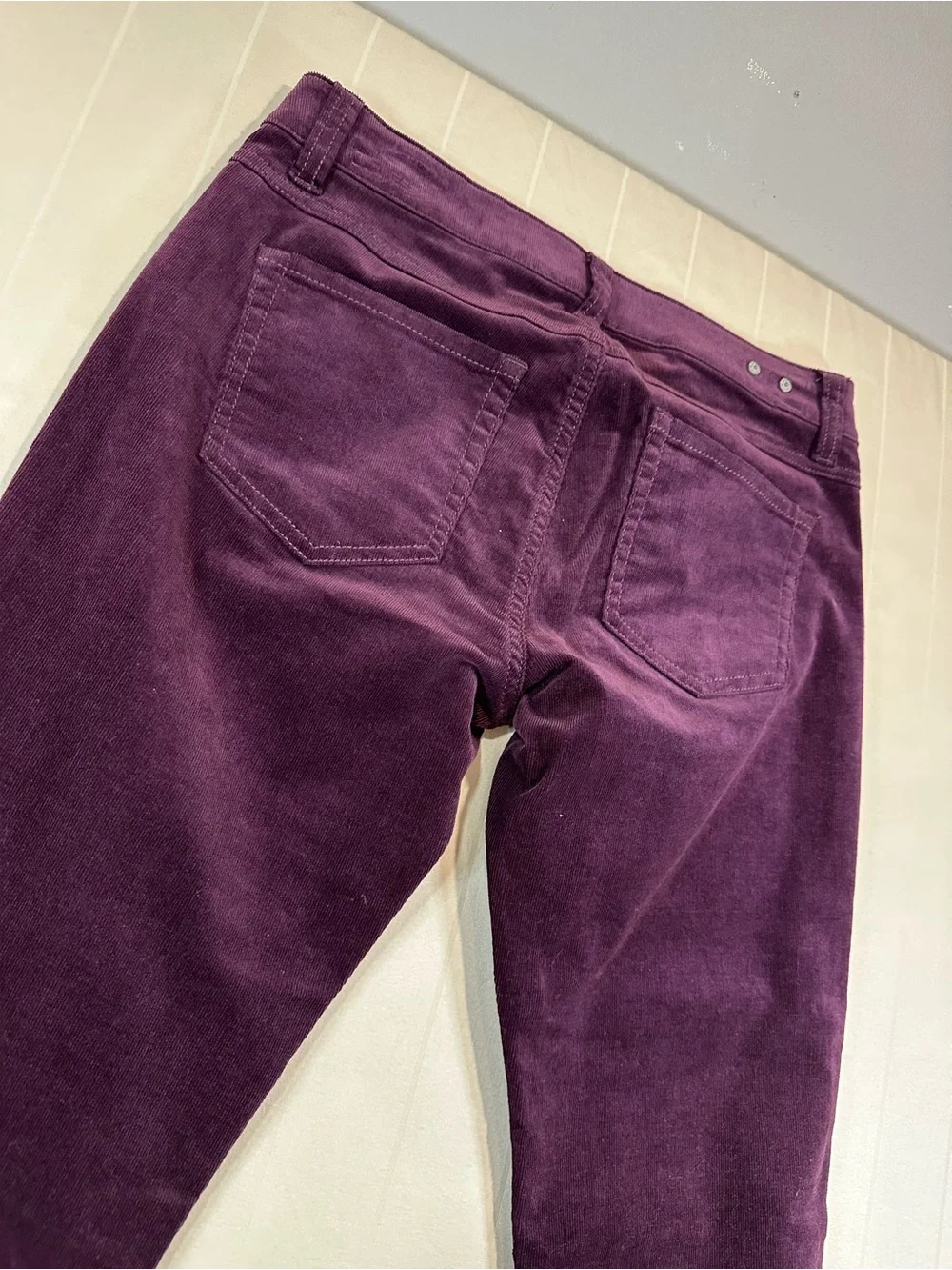 cabi Skinny Corduroy Pants Vino Burgundy Plum Size 4 Dark Academia Style 3197